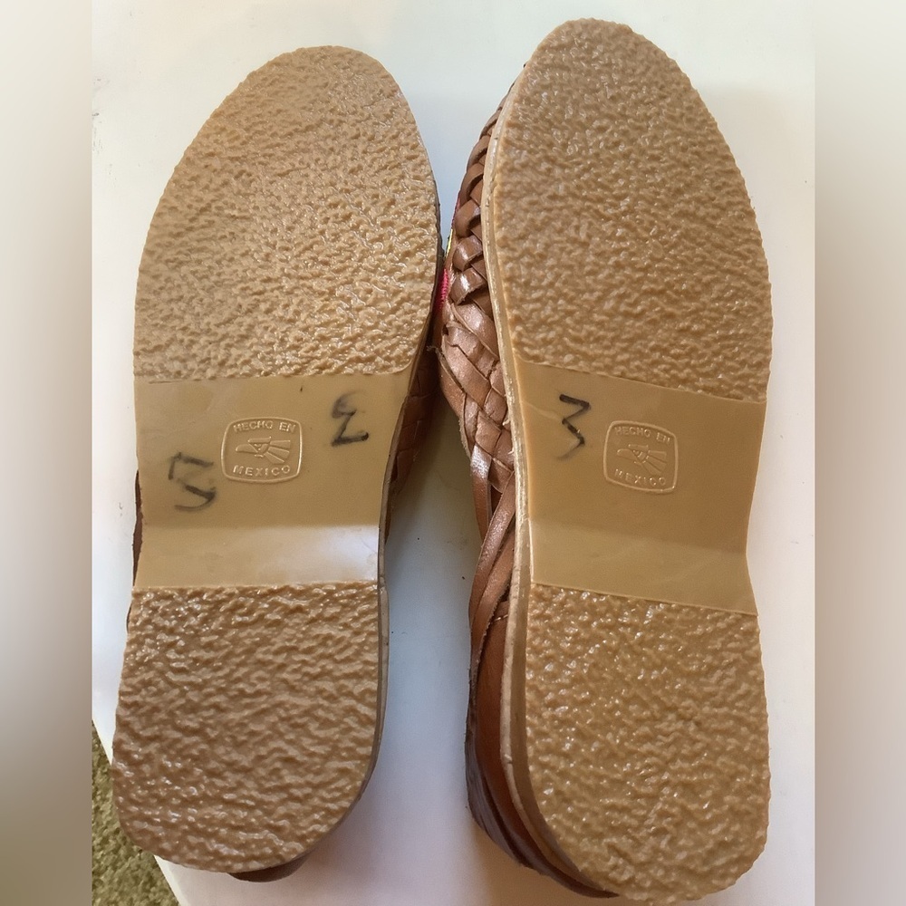 Handmade Leather Huarache Sandals with Embroidered Flowers | Size 7 Estimate - Picture 5 of 5